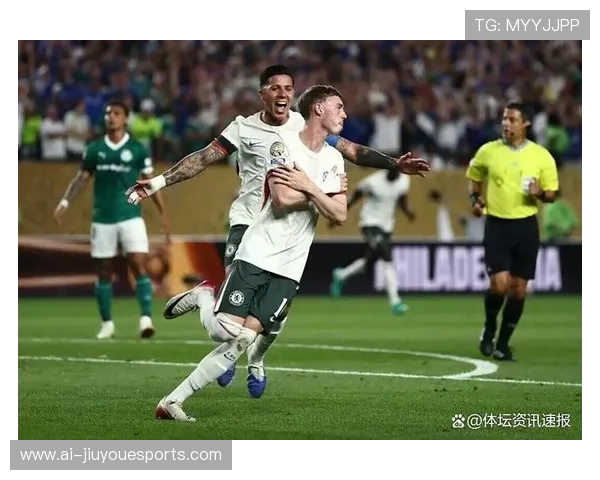 足球球星独家揭秘赛场内外奋斗故事与荣耀瞬间